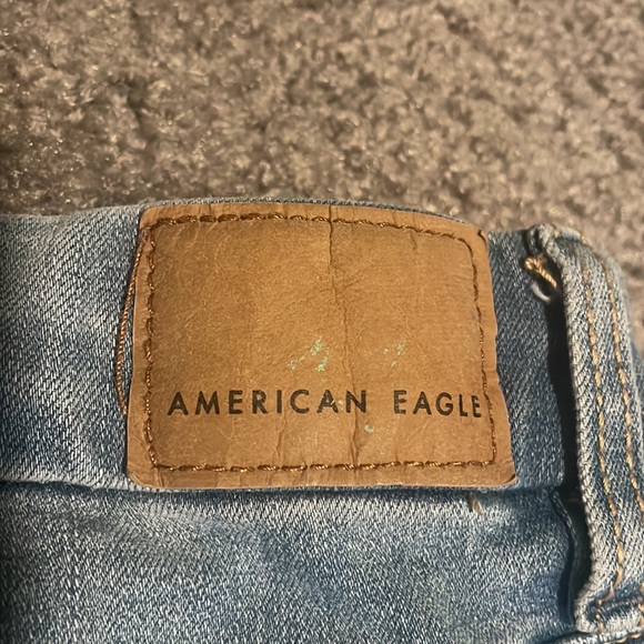 American Eagle The Dream Jean very distressed, Curvy Hi-Rise Jegging - Picture 3 of 5